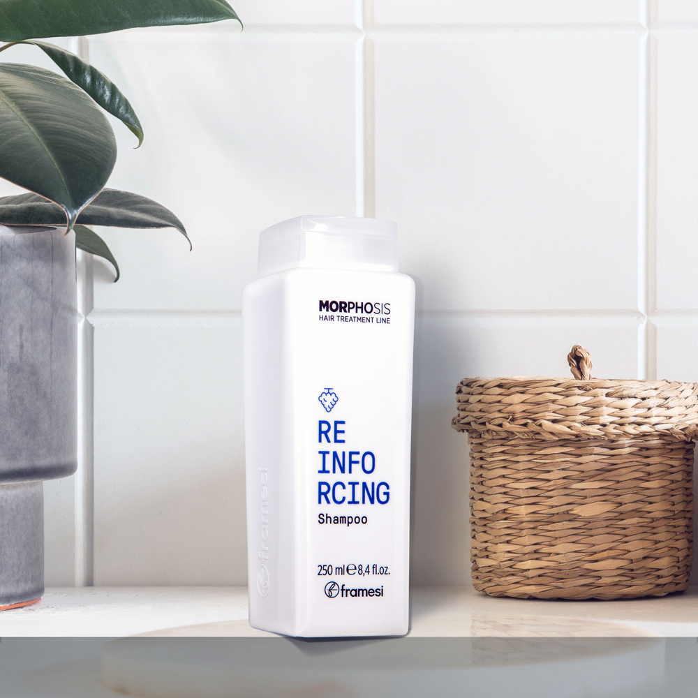 Reinforcing-Shampoo_250_front_Lifestyle