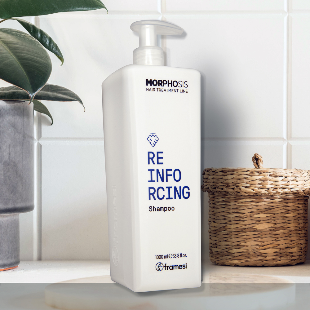 Reinforcing-Shampoo_Lifestyle