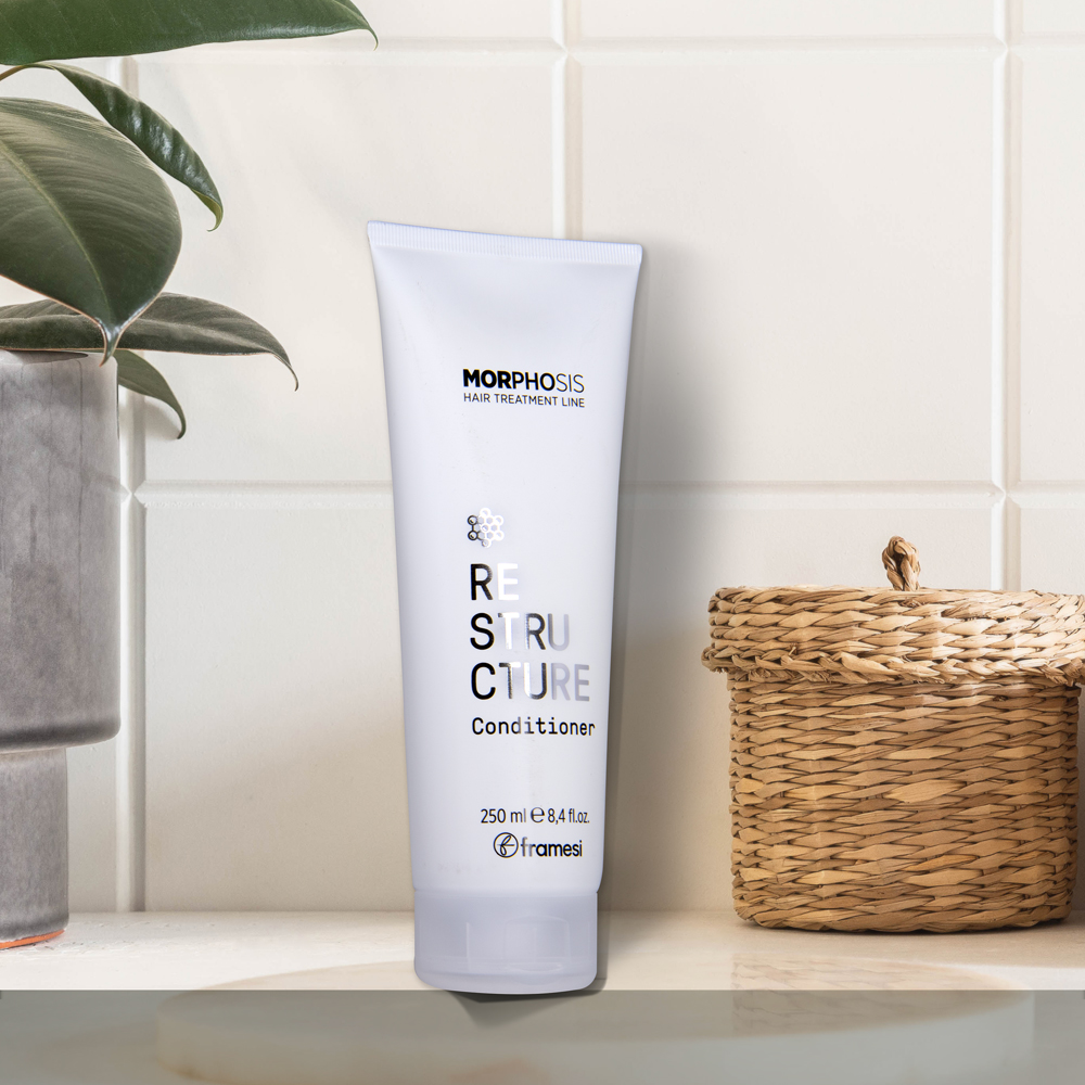 Restructucture-Conditioner-250_front_Lifestyle